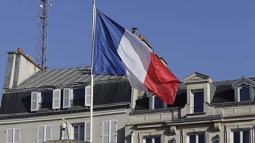 Fransa’da başörtülü avukat adayına yemin töreninde İslamofobik müdahale