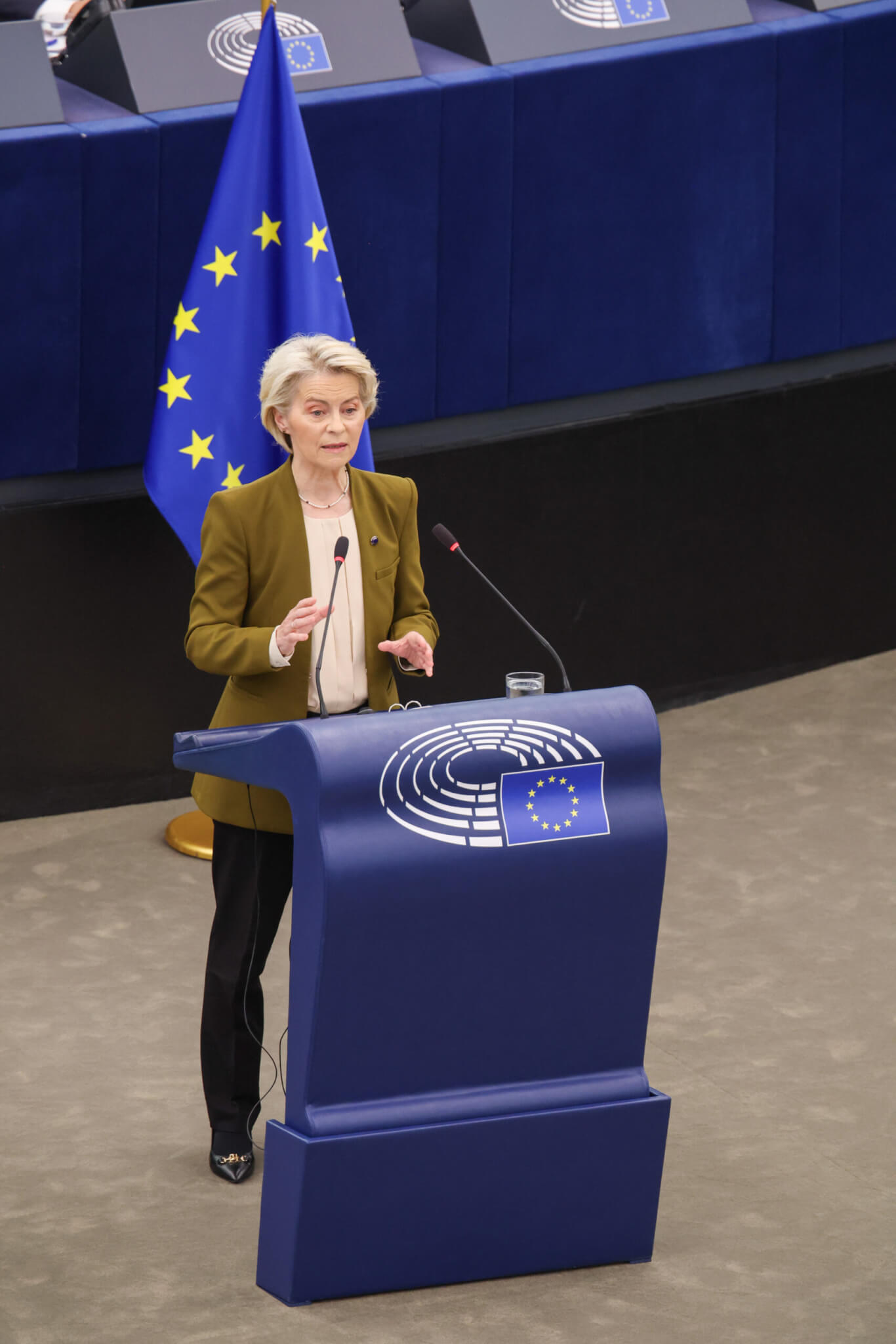 AB Komisyonu Başkanı von der Leyen bir kez daha güven tazeledi