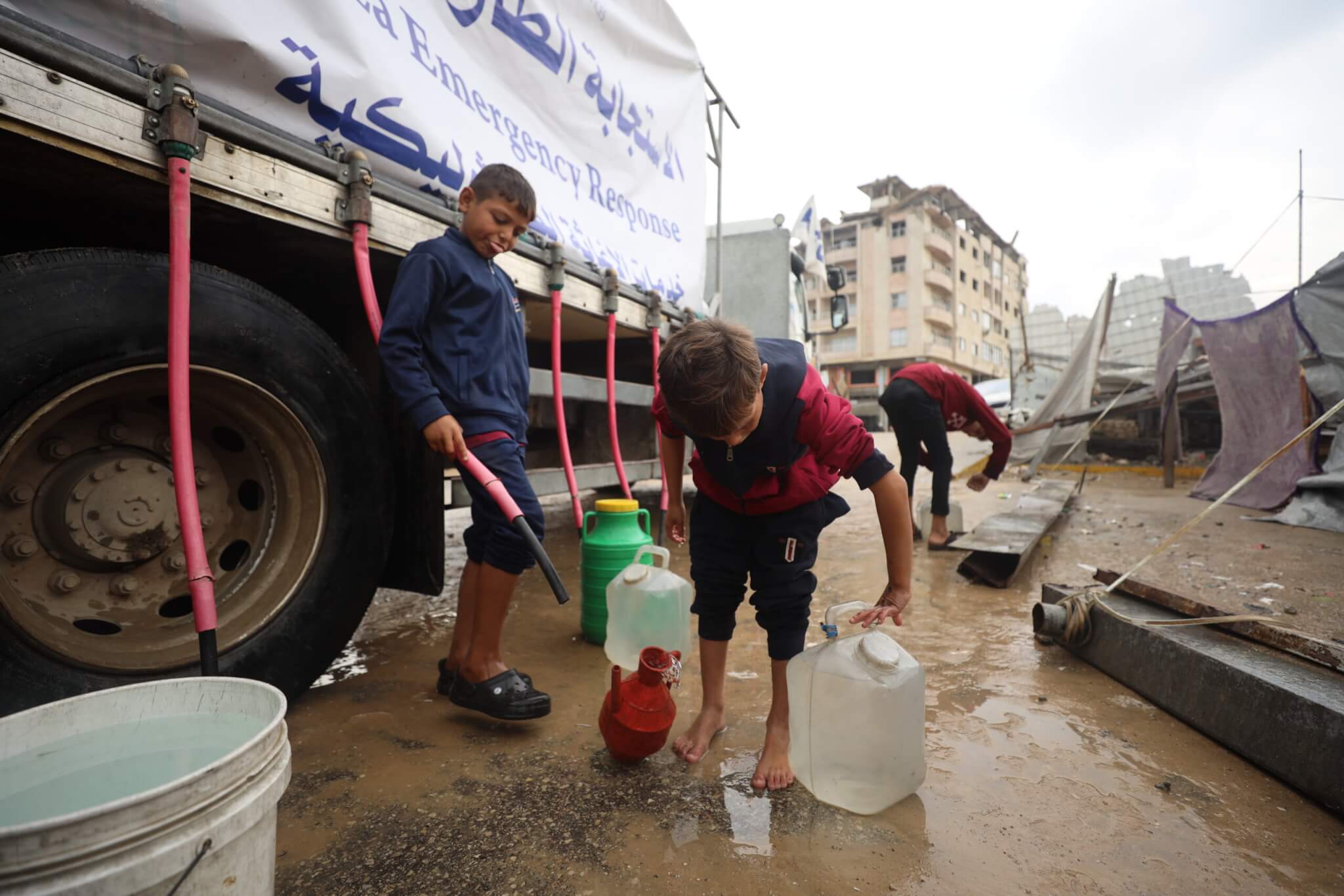 İsrail, ateşkese rağmen Gazze’de hava ve topçu saldırıları düzenledi
