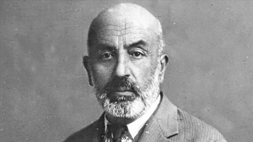 Bir hilal uğruna kalemiyle savaşan şair: Mehmet Akif Ersoy