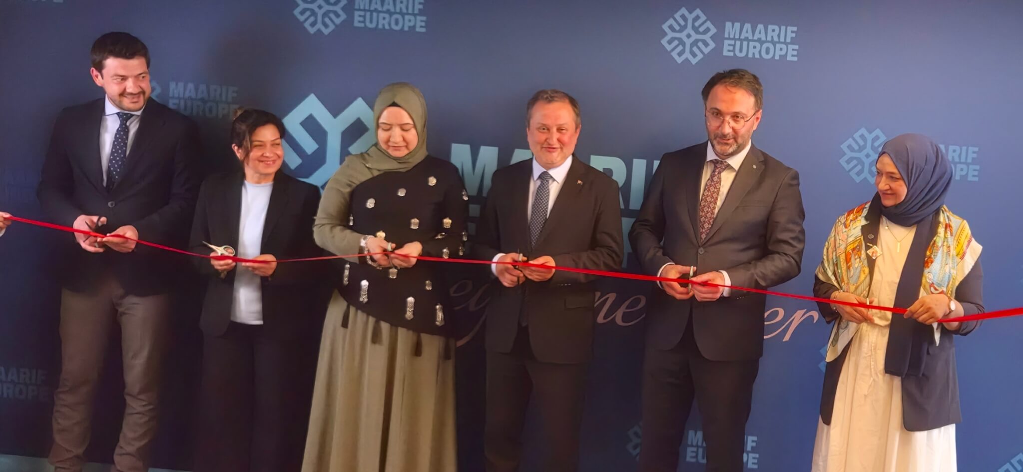 Amsterdam’da Filografi Sanatına Yoğun İlgi: Maarif Europe’da “Bağ Kurmak” Sergisi Açıldı