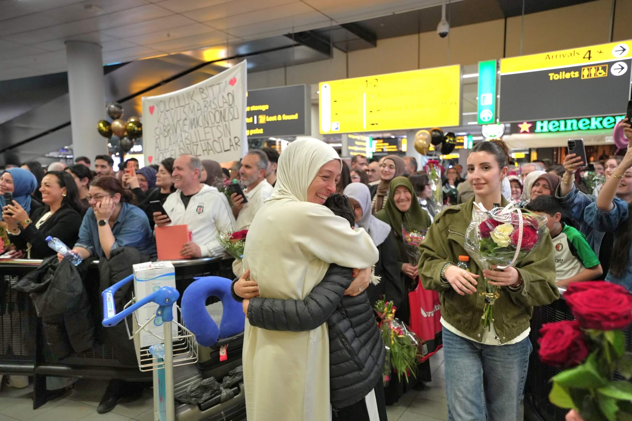Hollanda’dan Kutsal Topraklara Giden Hacılar Dönmeye Başladı