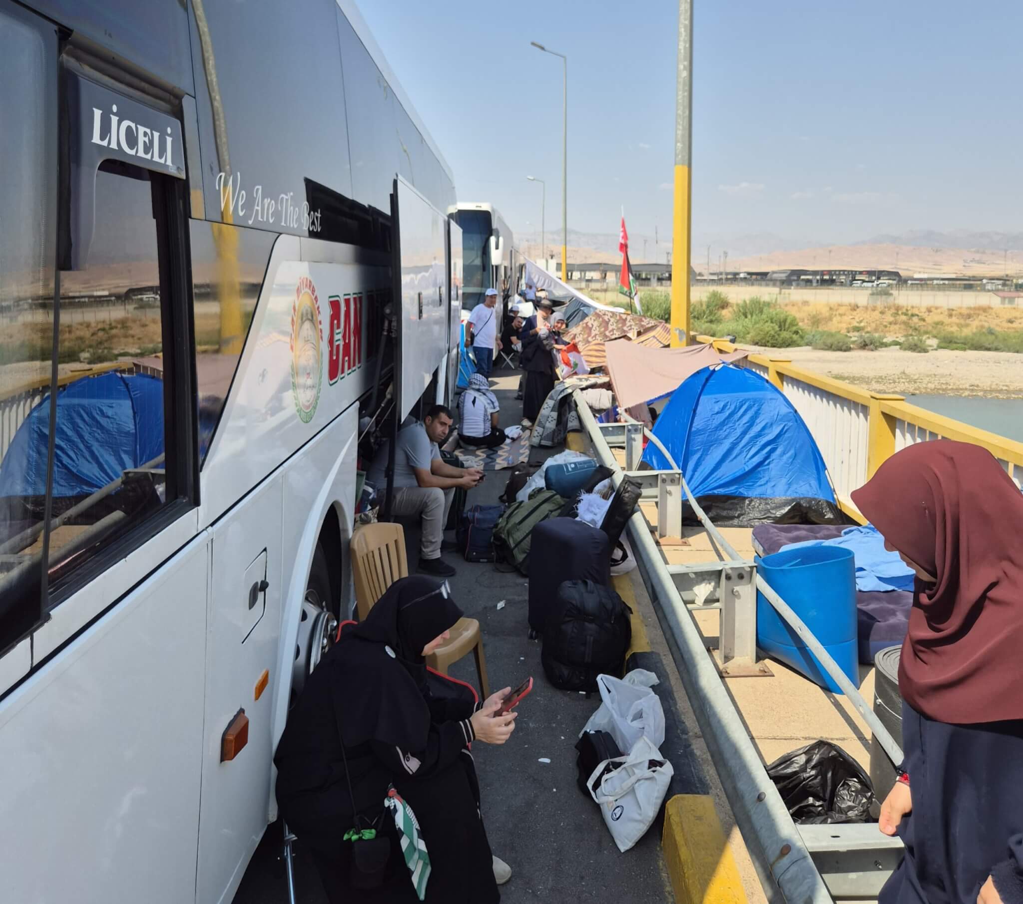 Filistin Konvoyundaki Altı Hollandalı Irak Sınırında Bekliyor