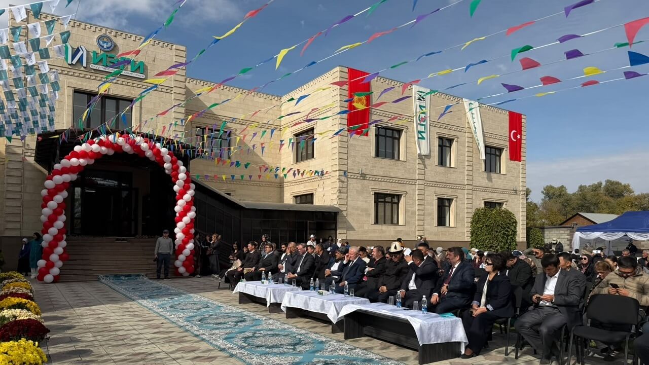 Kırgızistan’da İzgi Hasene Okulu Açıldı
